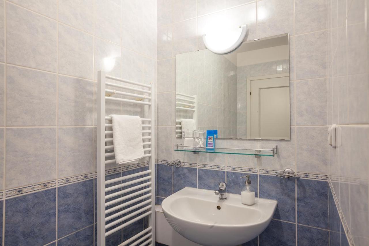 Nejedleho Apartmeet プラハ エクステリア 写真